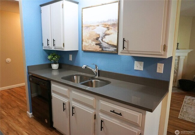 Foto del edificio - Remodeled 1 Bedroom Condo - Easy Hwy 18 Access