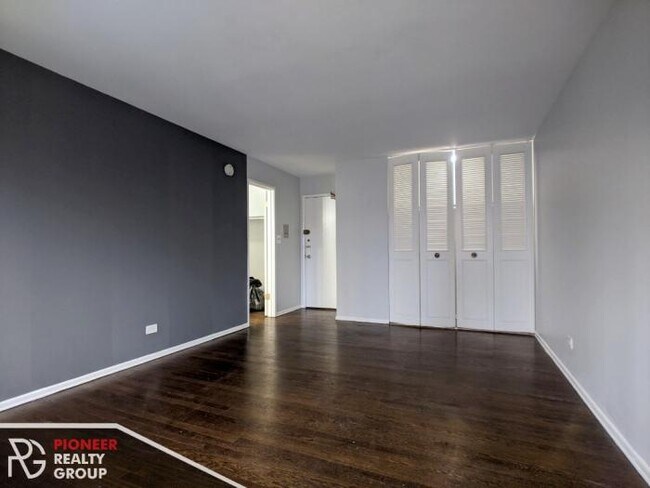Building Photo - 0 bedroom in CHICAGO IL 60660