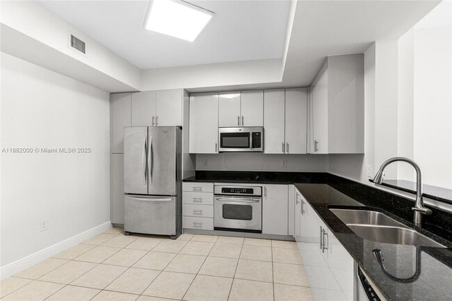 Foto del edificio - 3340 NE 190th St