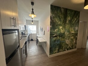 Building Photo - 595 St Clair Ave W