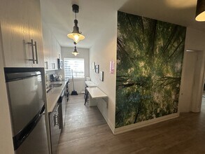 Building Photo - 595 St Clair Ave W