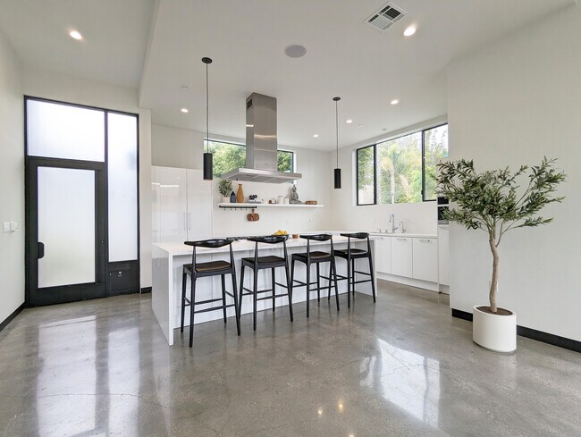 Spacious kitchen with high quality Bauformat cabinets and plenty of storage space & upper shelf - 1136 18th St