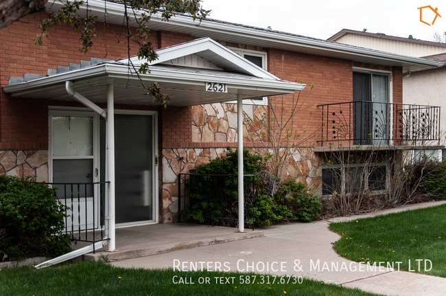 Building Photo - 2 Bedroom Main Floor, Assigned Parking, On...