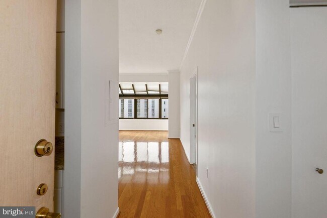 Foto del edificio - 2111 Wisconsin Ave NW