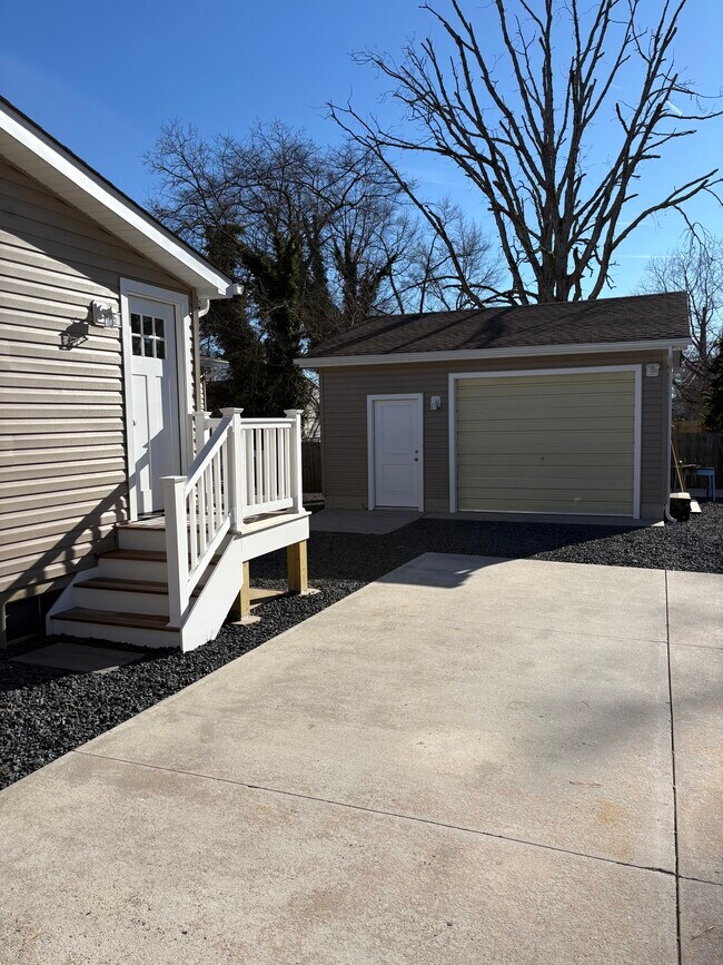 Exterior 2 - 1049 Mariner Ave