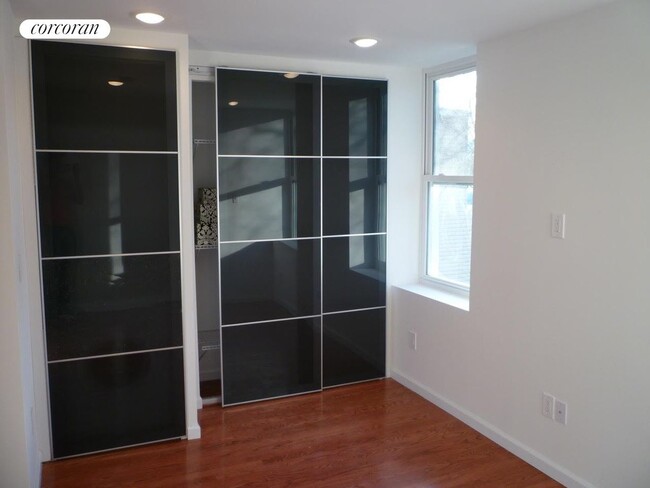 Building Photo - 625 Walton Ave