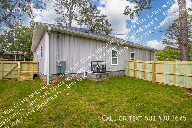 Foto del edificio - 5703 Valley Dr