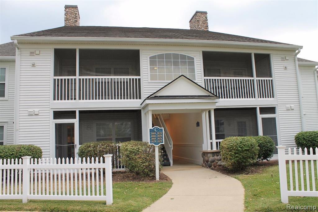 Foto principal - 2664 S Knightsbridge Cir