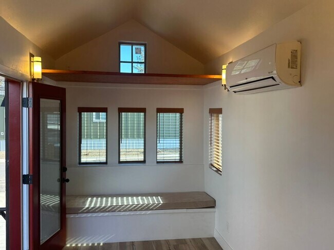 Foto del edificio - Tiny House Village