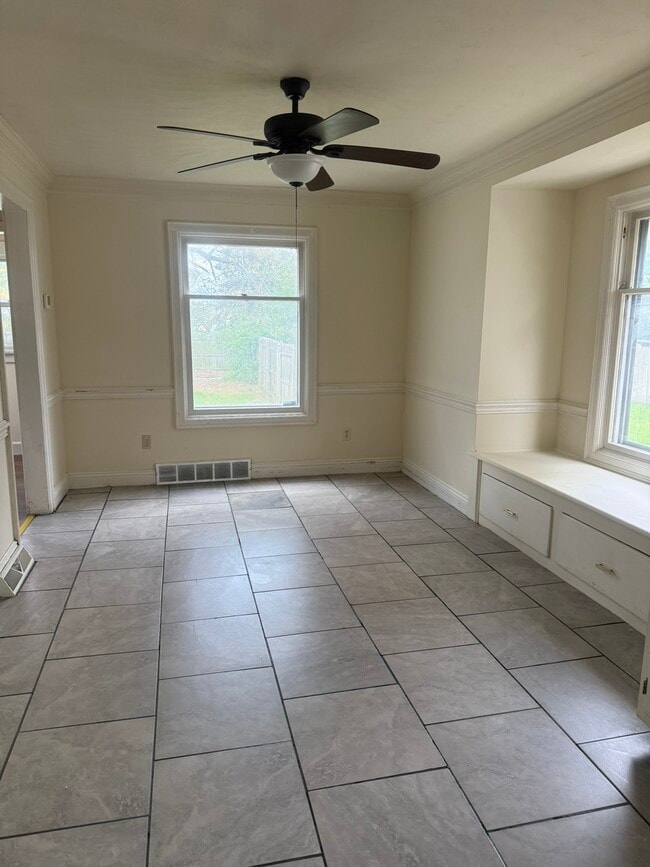 Building Photo - 126 Wesley Ave