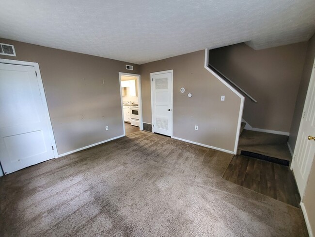Building Photo - SOUTH HAMILTON ROAD DUPLEX FOR RENT