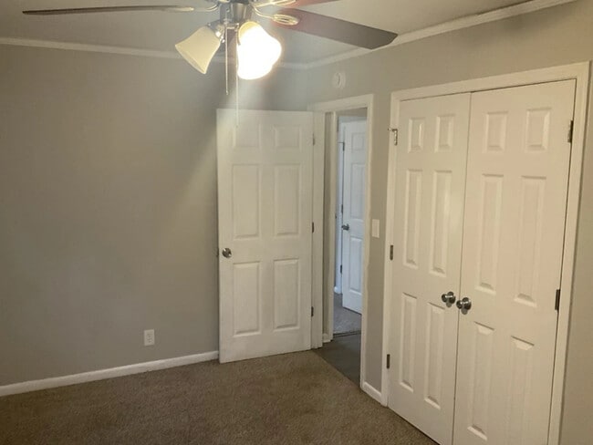 Foto del edificio - 1915 Timothy Dr SW