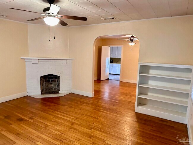Building Photo - 1100 E Bobe St