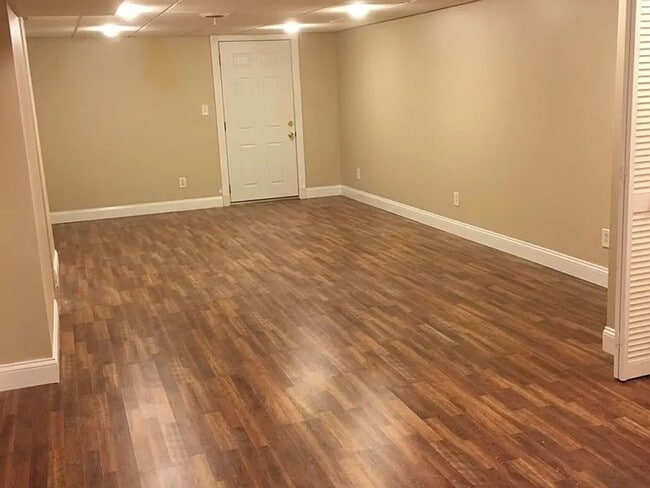 Building Photo - Renovated Townhome in Prime Location