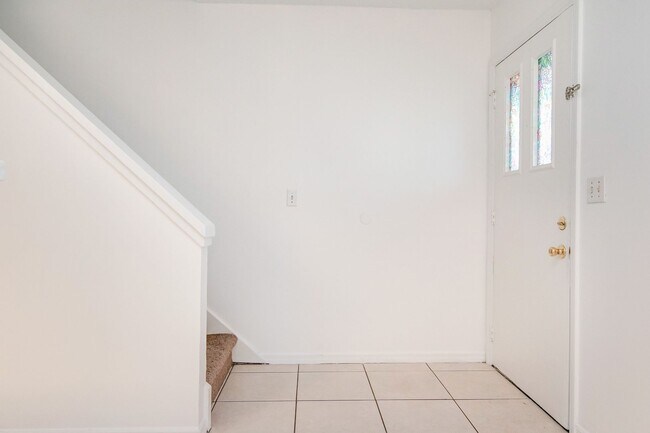 Foto del edificio - Lovely 2BR/1.5BA Townhome for rent Near La...