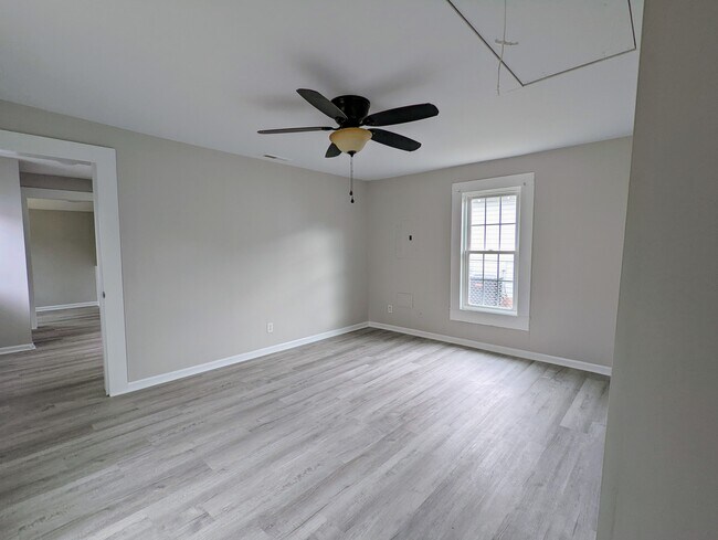 Building Photo - 603 48th St S