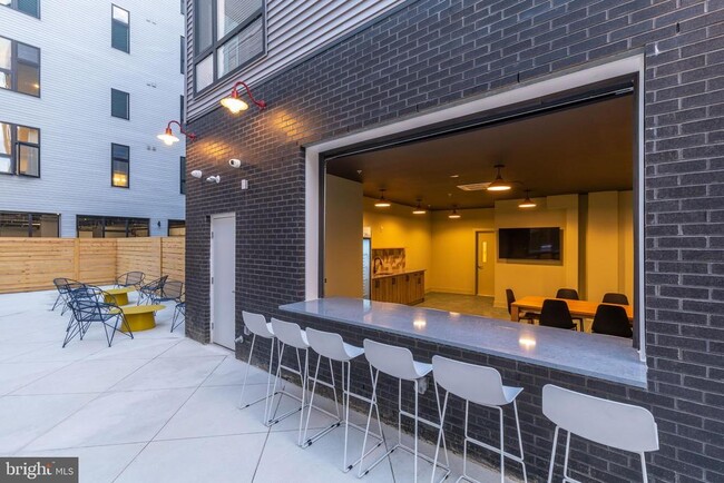 Foto del edificio - 629 W Girard Ave