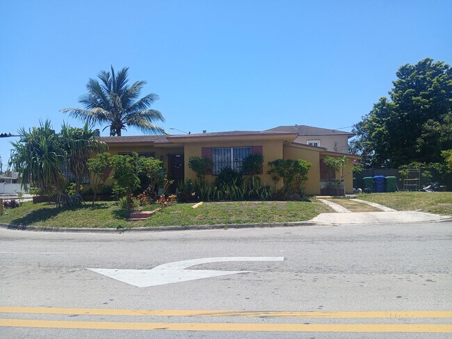 Foto del edificio - 1702 NW 3rd St