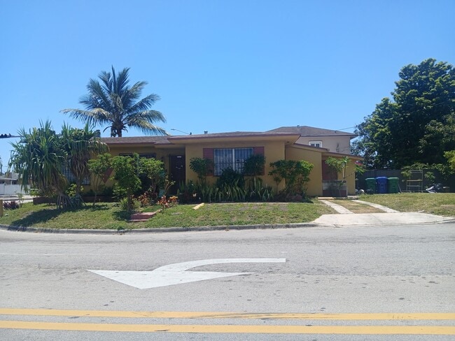 Photo - 1702 NW 3rd St House