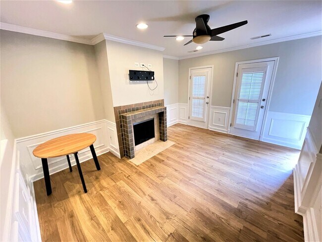 Foto del edificio - 4631 MacArthur Blvd NW
