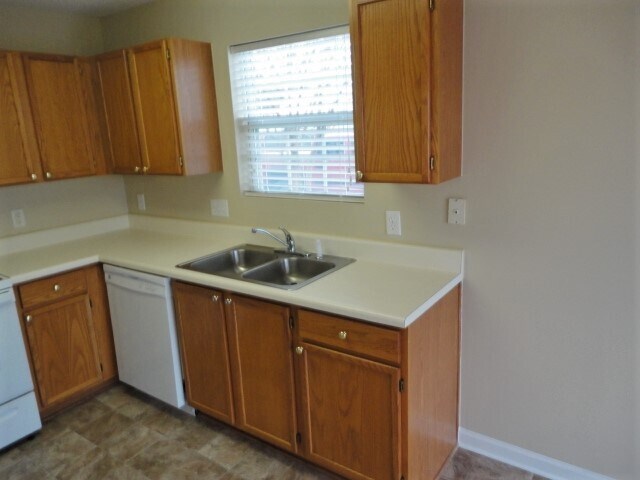 Foto del edificio - 3012 Twinfield Court