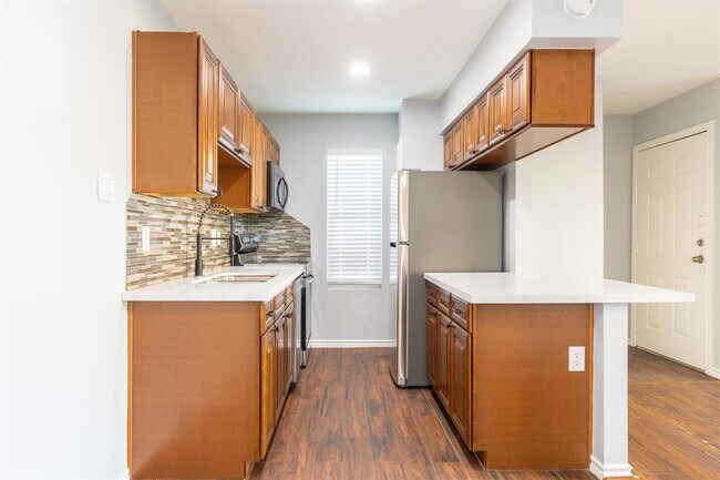 Foto del edificio - 2750 Holly Hall St