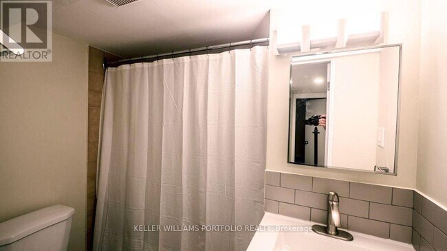 Photo du bâtiment - 128 Lambton Ave