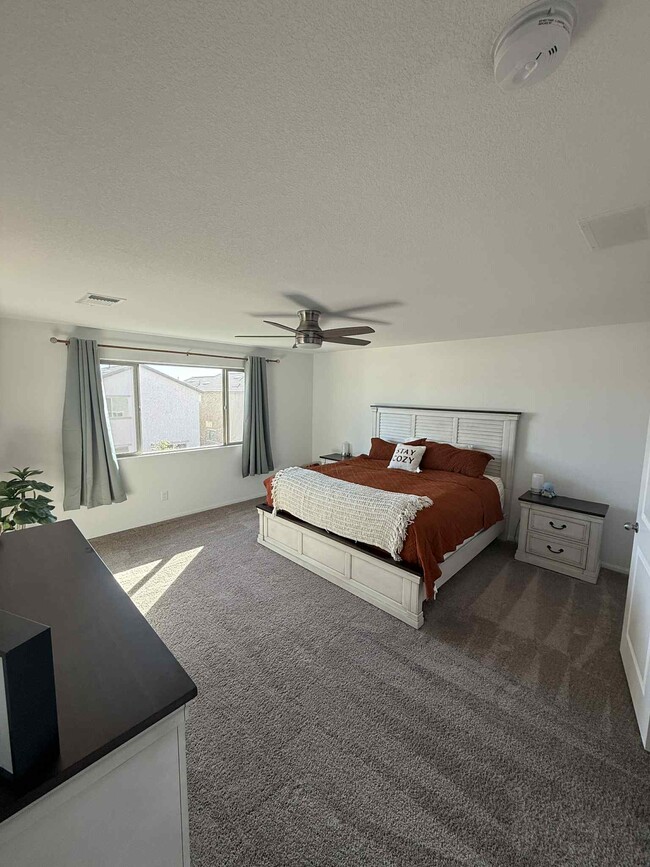 Dormitorio principal - 5924 Tomsik St