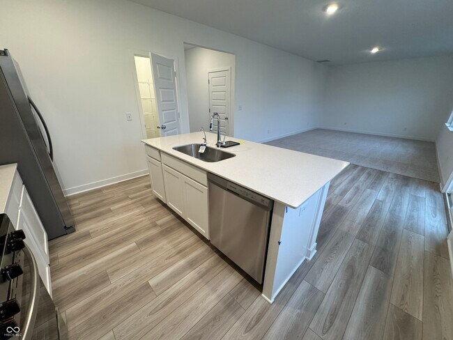 Foto del edificio - 2925 Grand Rdg Dr