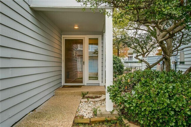 Building Photo - 631 Cimarron Trl