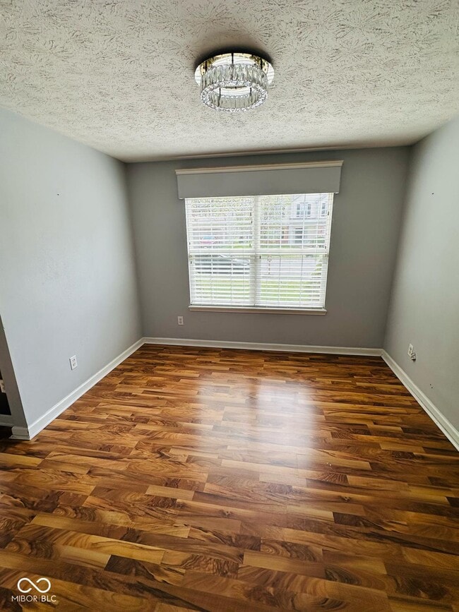 Foto del edificio - 6932 Thousand Oaks Ln