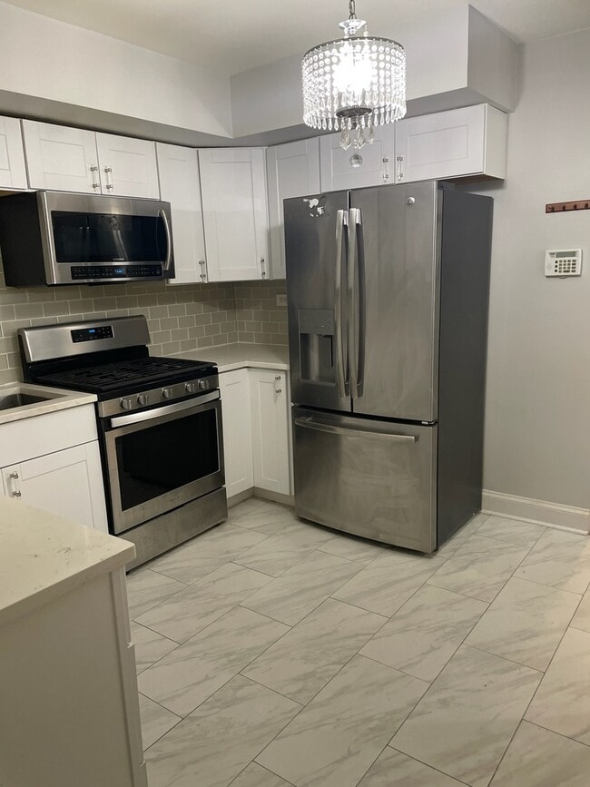 Building Photo - 102 N Kenilworth Ave