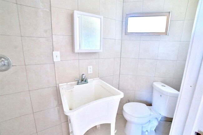 Foto del edificio - 222 Spell St