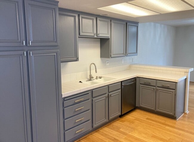 Building Photo - 13516 Apricot St