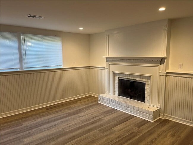 Building Photo - 305 Hembree Forest Cir