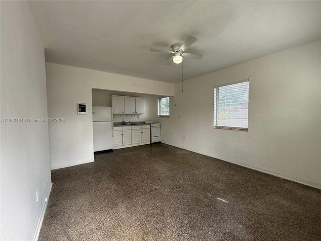 Building Photo - 361 Sharar Ave