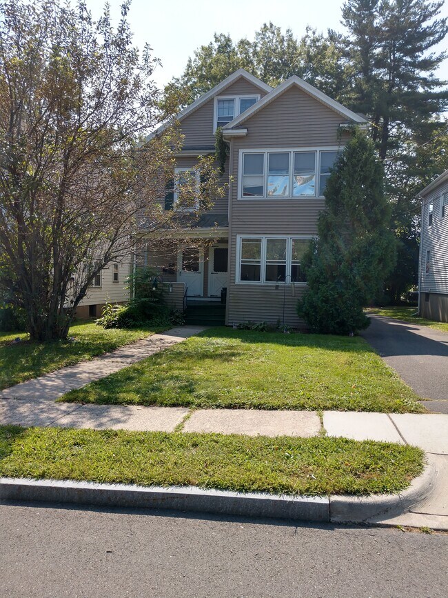 Building Photo - 61 Burr St