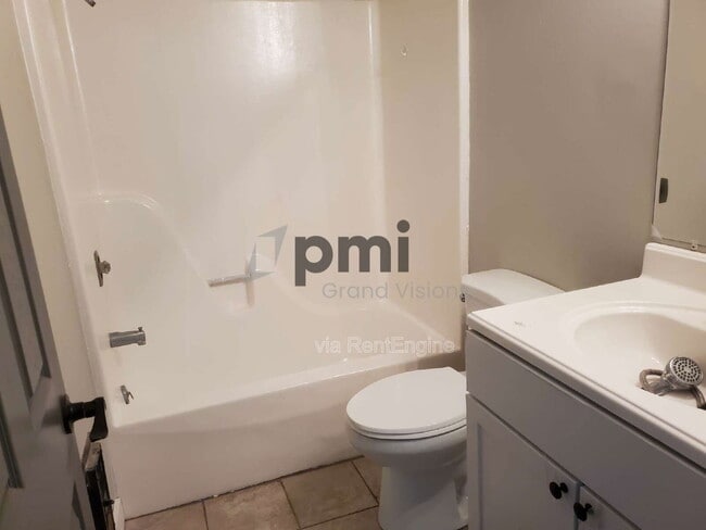 Building Photo - 465 E Main St