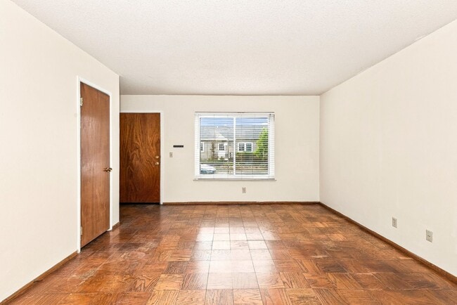 Building Photo - 2727 McGee Ave