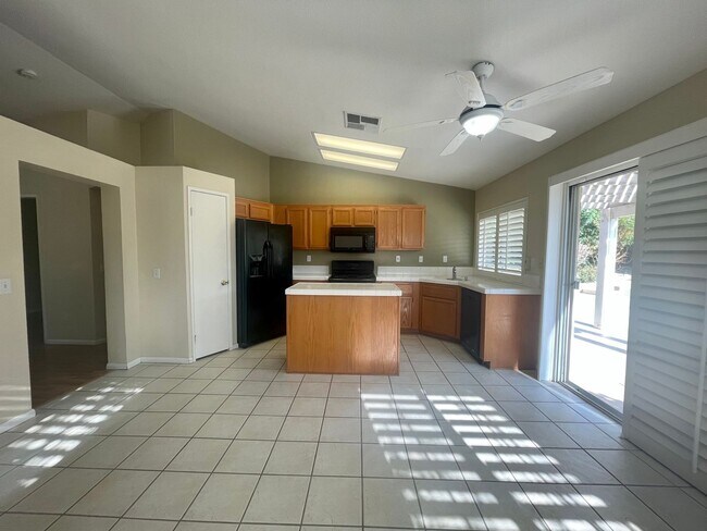 Foto del edificio - COMING SOON! LOVELY 3 Bedroom + Den/ 2 Bath POOL Home In N. La Quinta!