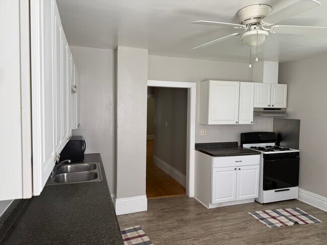 Foto del edificio - 1214 Sherburne Ave