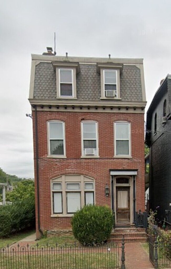 Building Photo - 625 Chestnut St