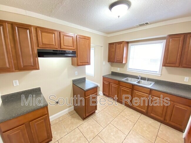 Foto del edificio - 3216 Hardin Ave