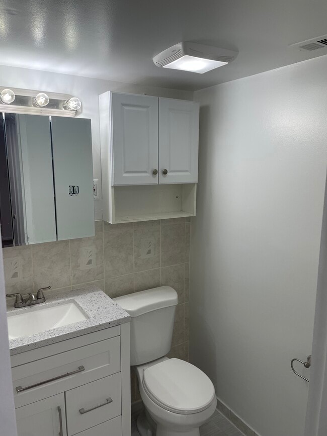 Building Photo - 14 Canterbury Sq