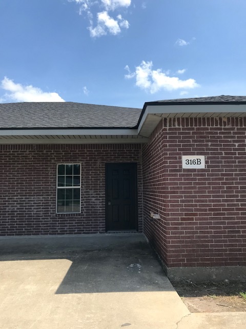 Foto principal - 316B Fontenot Rd