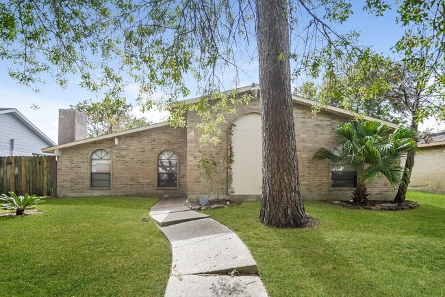 Building Photo - 14606 Leacrest Dr