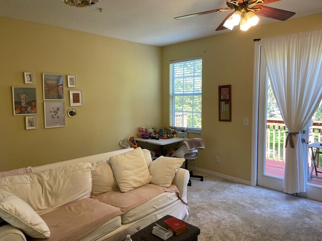 Building Photo - 3019 Pointeview Dr