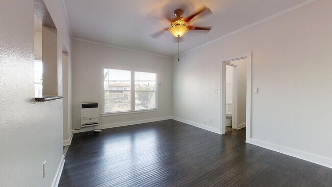 Building Photo - 334 N Heliotrope Dr