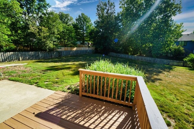 Building Photo - Fantastic Location! Close to MKT & Twin Lakes! 3BR/2.5BA/2000sqft., 2-Car Garage, Large Fenced Ya...