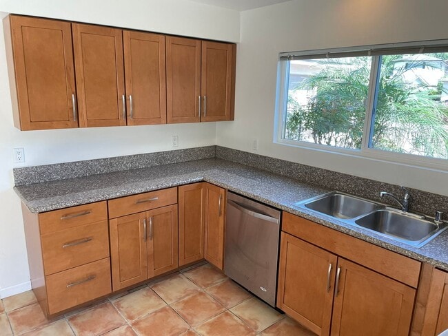 Building Photo - Beautiful Hidden Valley Duplex